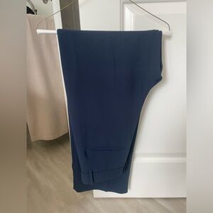 Aritzia effortless pants/ navy / size 8 / worn once